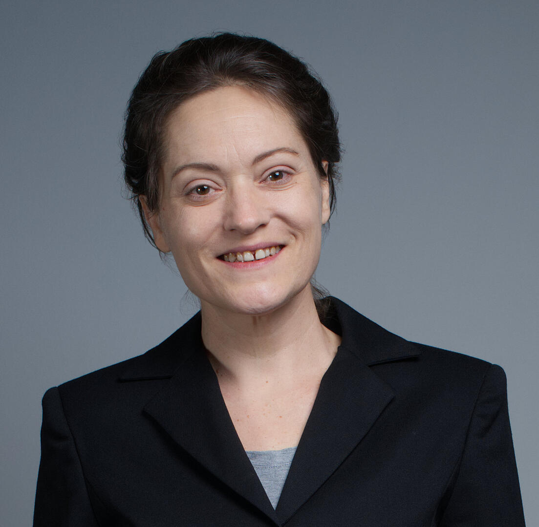 A Portrait of Shannon Sadulsky who is bookkeeper & managing member of Fiscal Thread Bookkeeping LLC.